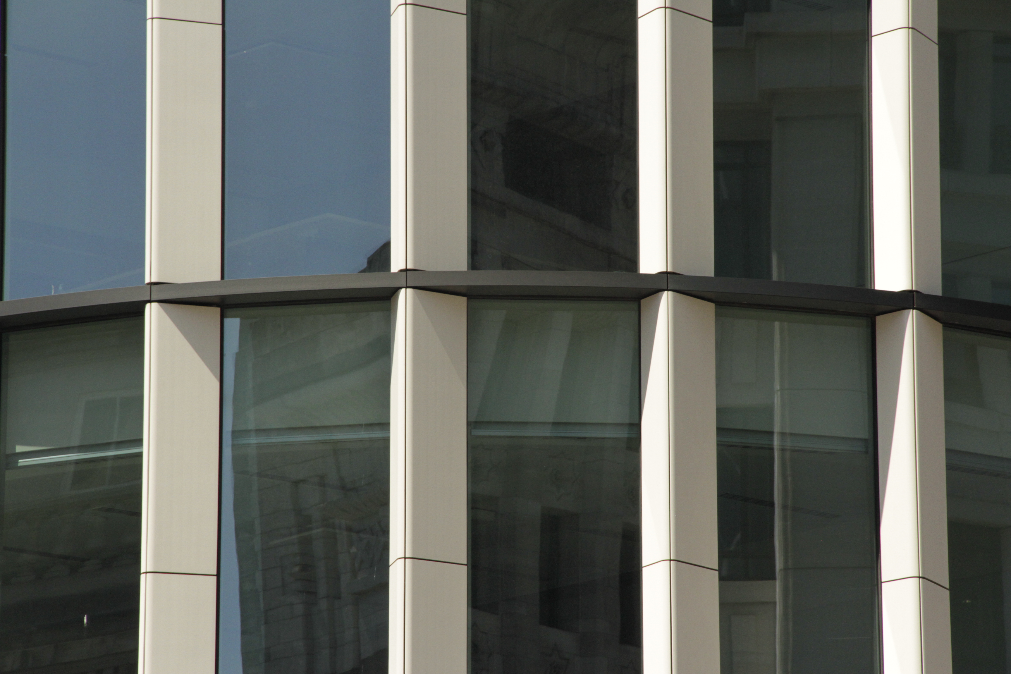 <p>King William Street, UK</p>
<p> </p>
<p>DOWSIL™ 791 Waterproofing Sealant & DOWSIL™ 993 Structural Glazing Base and Catalyst</p>