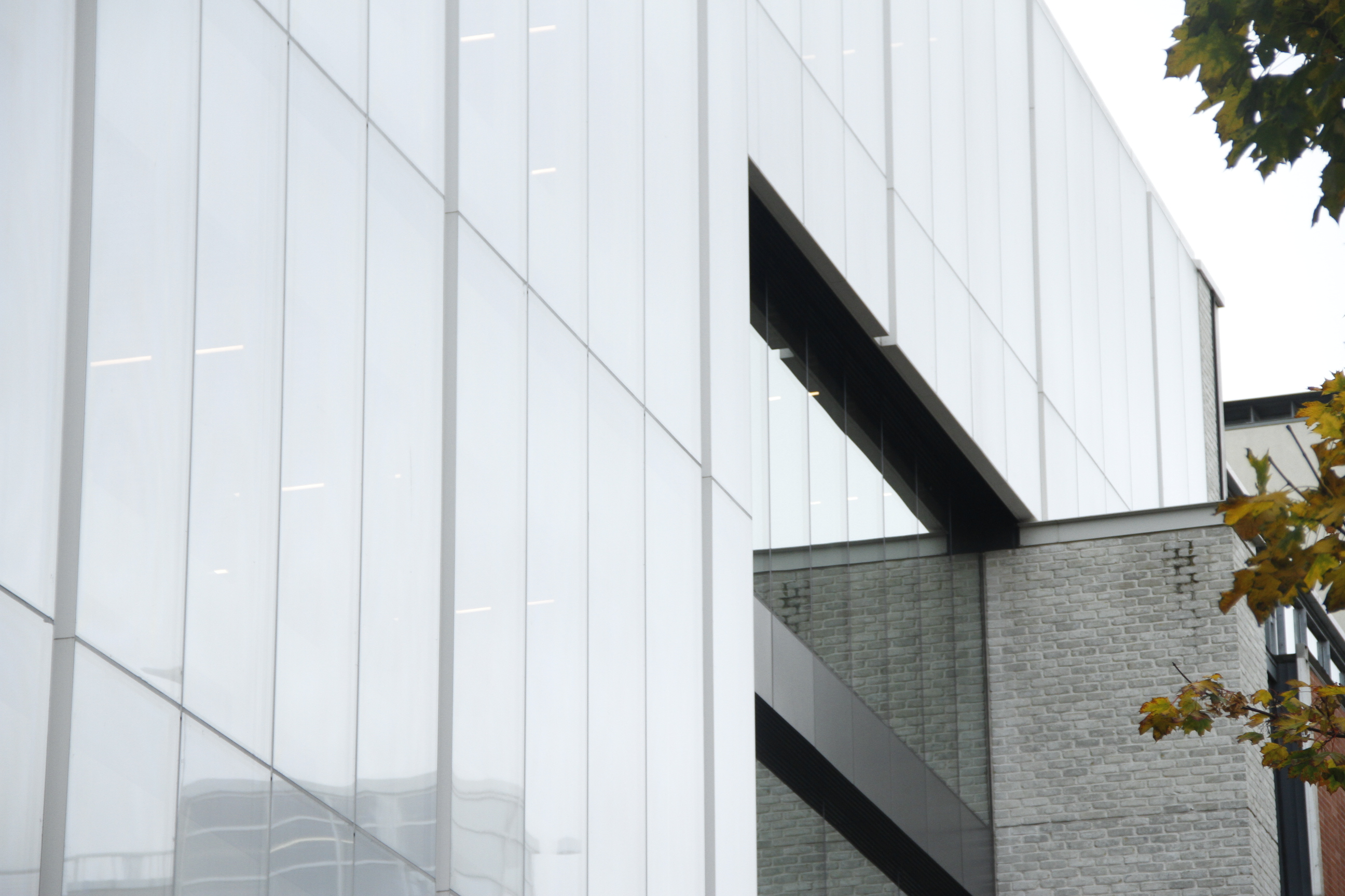 <p>In addition to the use of exposed concrete and brick to complement the surrounding buildings, 26 York Street features an impressive façade design. Here, DOWSIL™ 791 silicone was identified as the ideal product to seal the glazing, thanks to its superior weathering characteristics and high strength bond.</p>