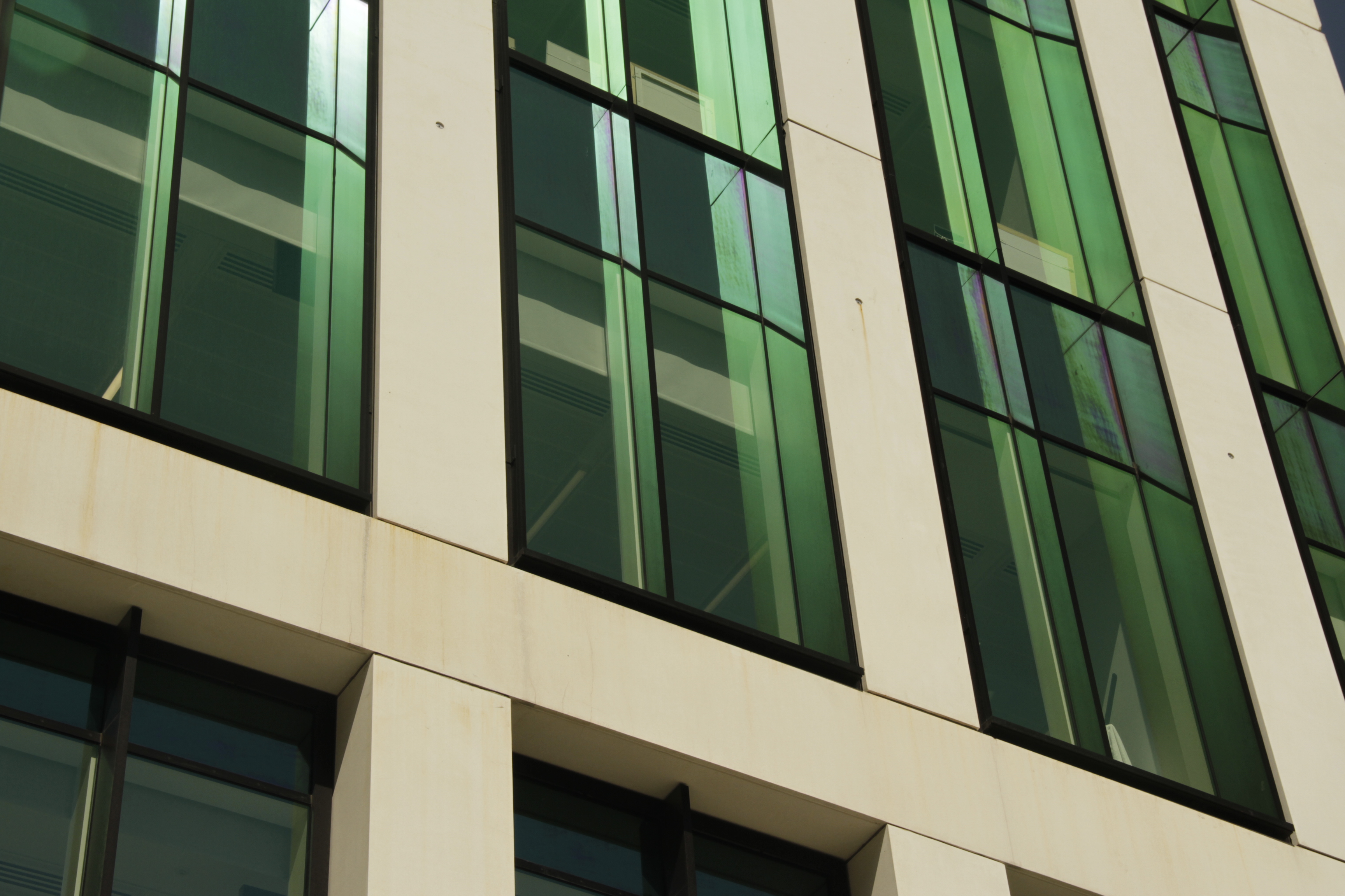 <p>Building 3 Southbank Place, UK</p>
<p> </p>
<p>DOWSIL™ 791 Waterproofing Sealant & DOWSIL™ 993 Structural Glazing Base and Catalyst</p>