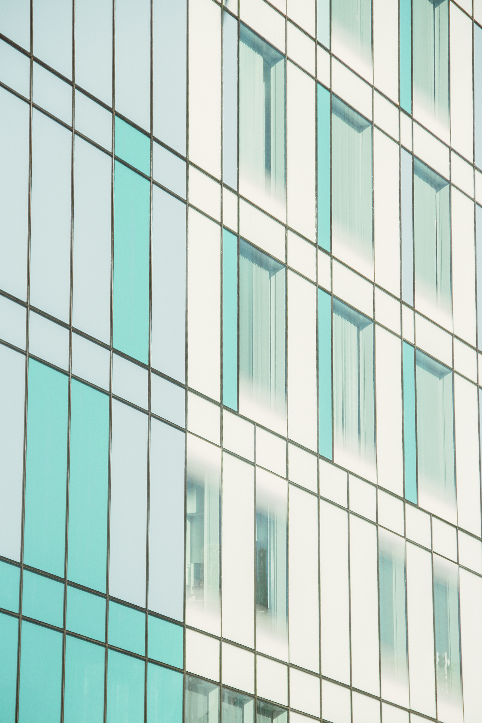 <p>The highly glazed building, which includes 106 rooms with floor-to-ceiling windows, utilised high-performance DOWSIL™ 791 and 993 silicone sealants to secure the glass units in place and meet crucial specification requirements.</p>