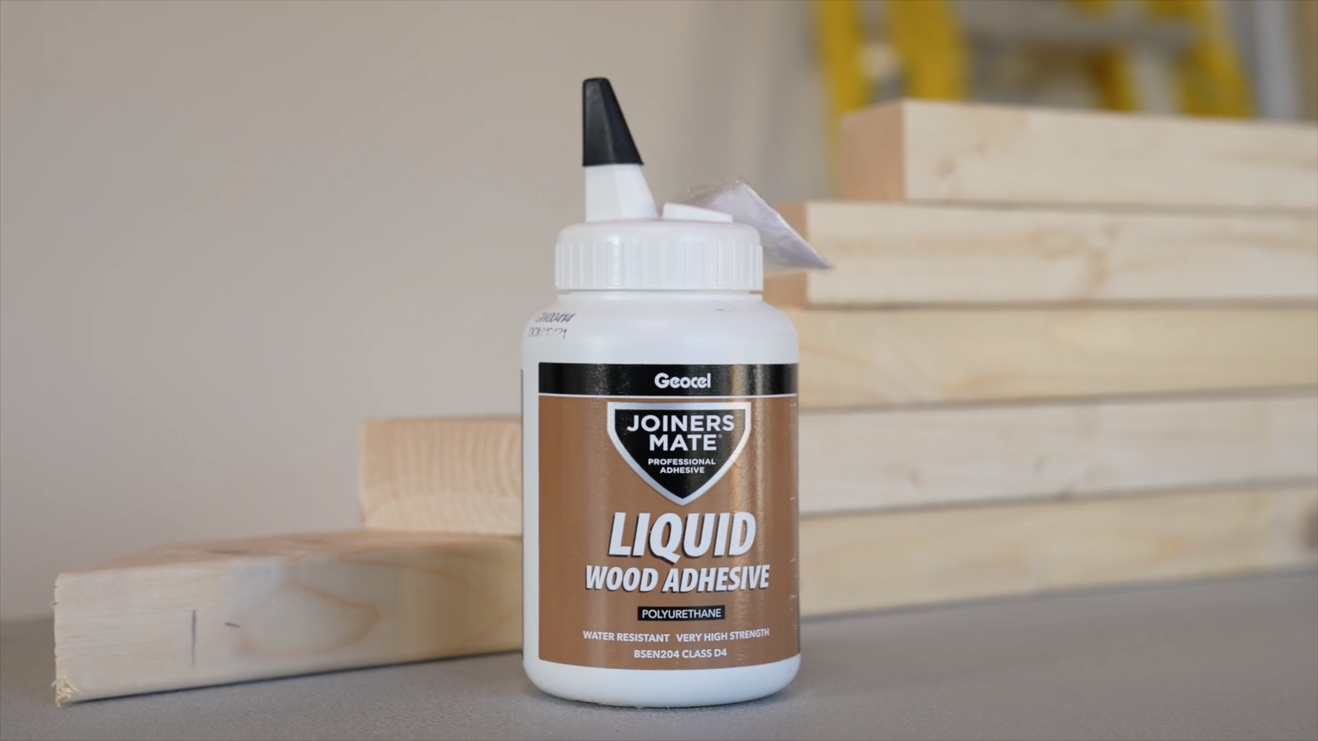 <p>Joiners Mate Liquid Adhesive delivers a fast cure with no mess.</p>