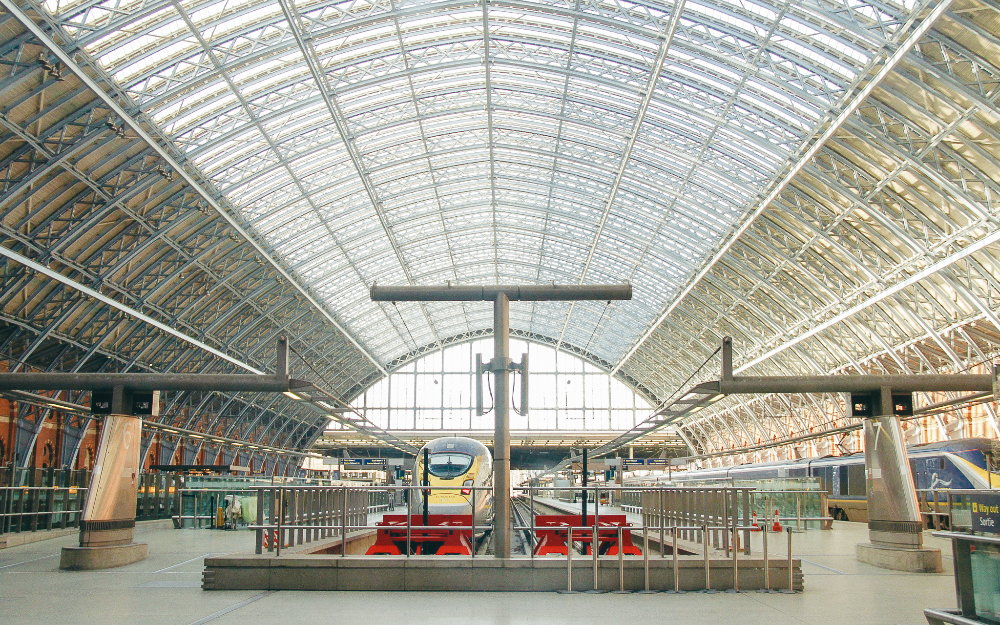 <p>St Pancras Station, London</p>
<p> </p>
<p>DOWSIL™ 993 Structural Glazing Base and Catalyst</p>