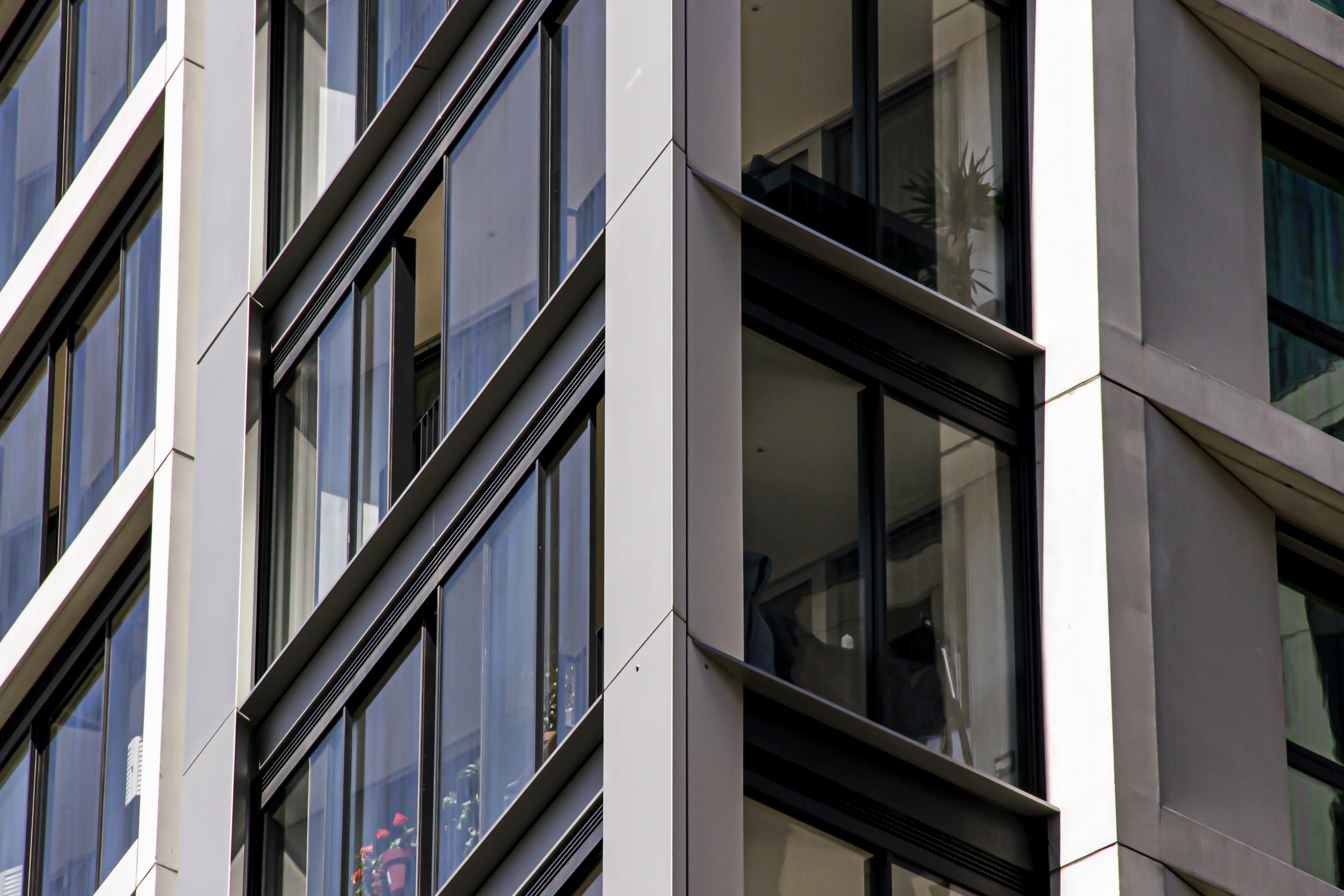 <p>Eillen House, UK</p>
<p> </p>
<p>DOWSIL™ 791 Waterproofing Sealant & DOWSIL™ 993 Structural Glazing Base and Catalyst</p>