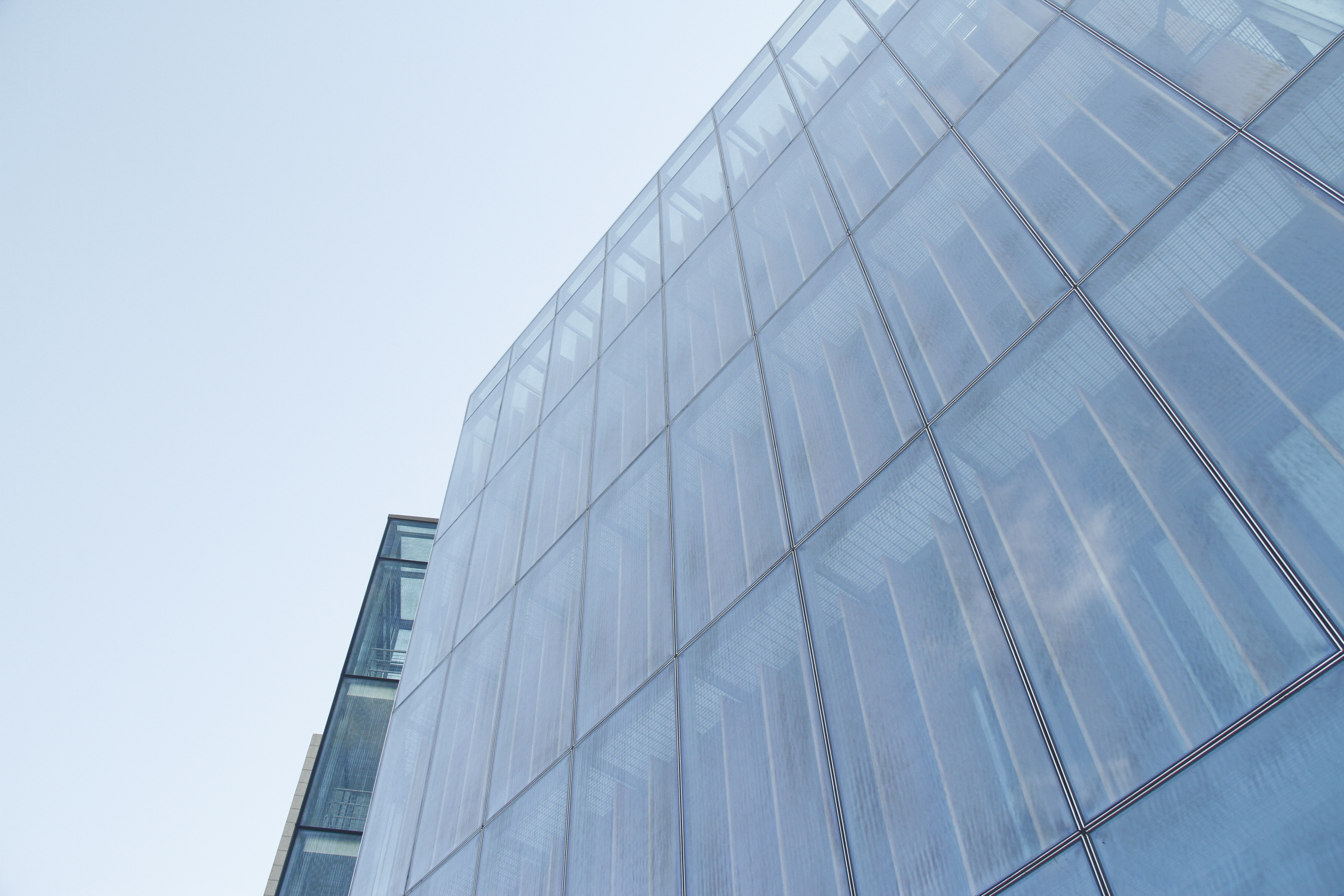 <p>High-performance DOWSIL™ 791 and 895 silicones were specified to support this endeavor, providing the ideal joint movement capability needed while also guaranteeing a high strength bond for the development’s façade.</p>