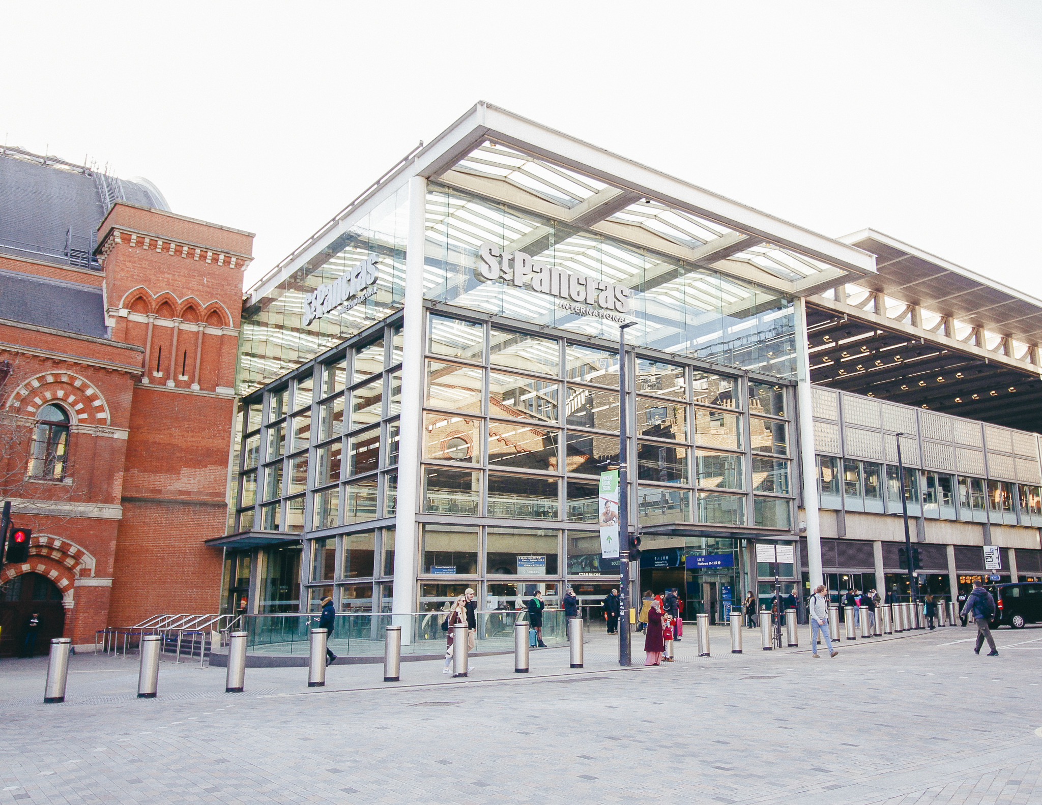 <p>St Pancras Station, London</p>
<p> </p>
<p>DOWSIL™ 993 Structural Glazing Base and Catalyst</p>