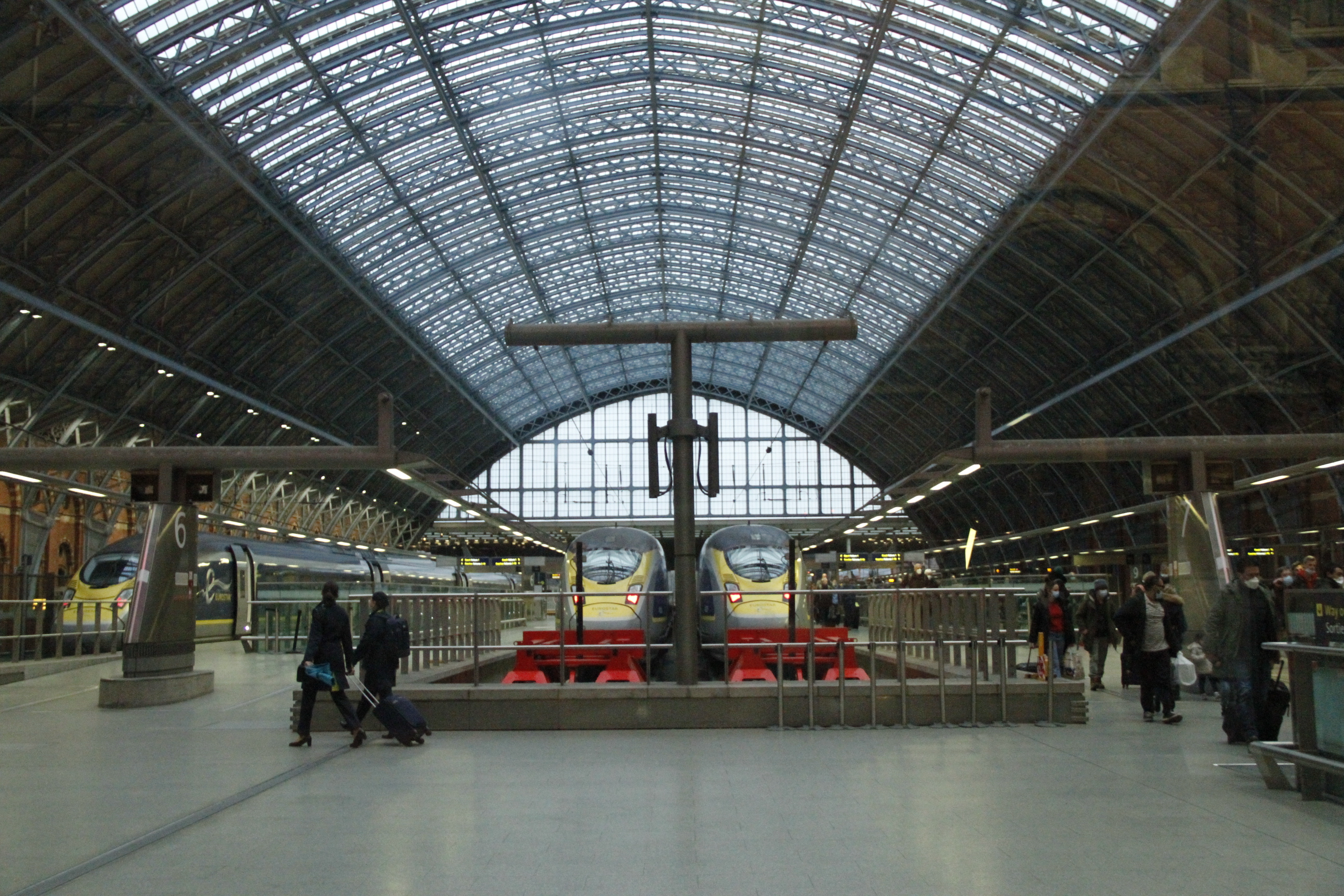 <p>St Pancras Station, London</p>
<p> </p>
<p>DOWSIL™ 993 Structural Glazing Base and Catalyst</p>