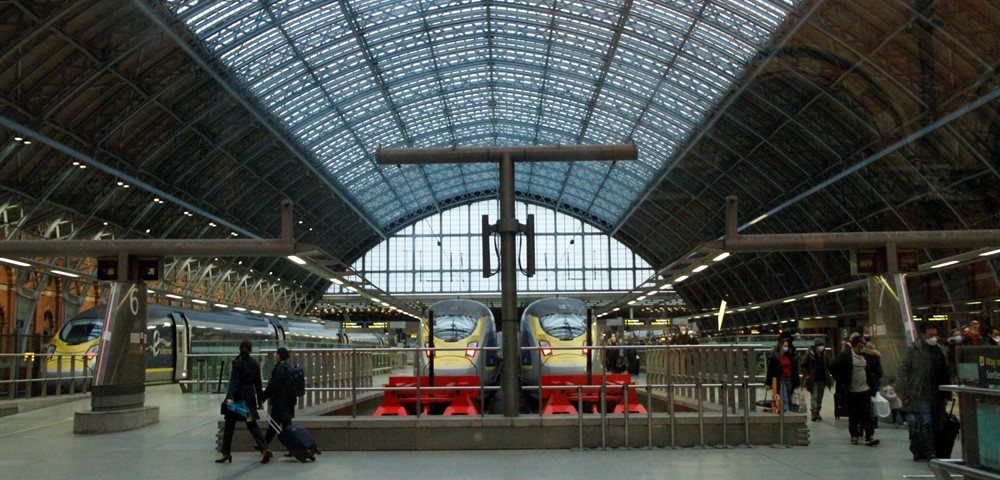 <p>St Pancras Station, London</p>
<p> </p>
<p>DOWSIL™ 993 Structural Glazing Base and Catalyst</p>