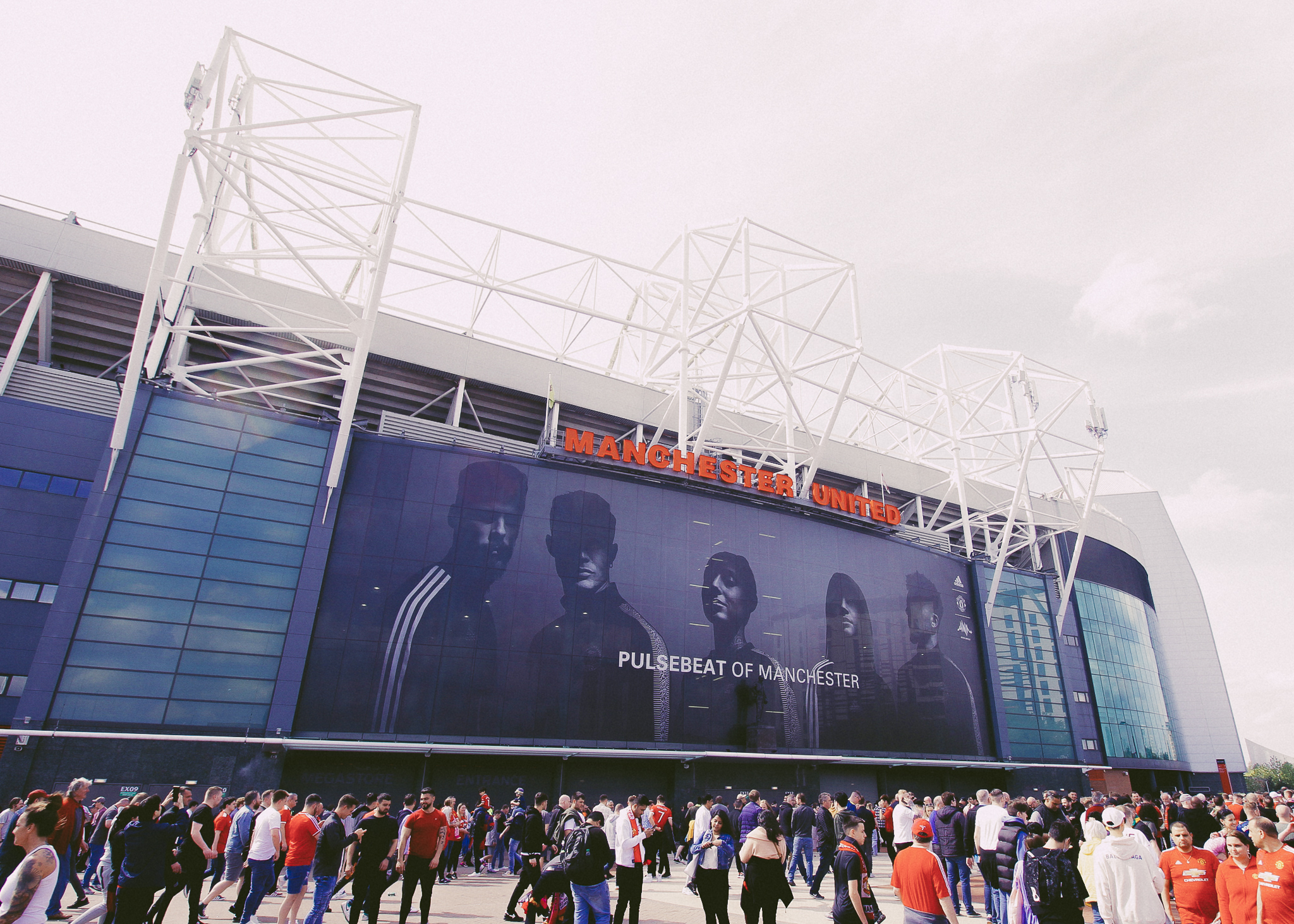 <p>Old Trafford, Manchester</p>
<p> </p>
<p>DOWSIL™ 993 Structural Glazing Base and Catalyst</p>