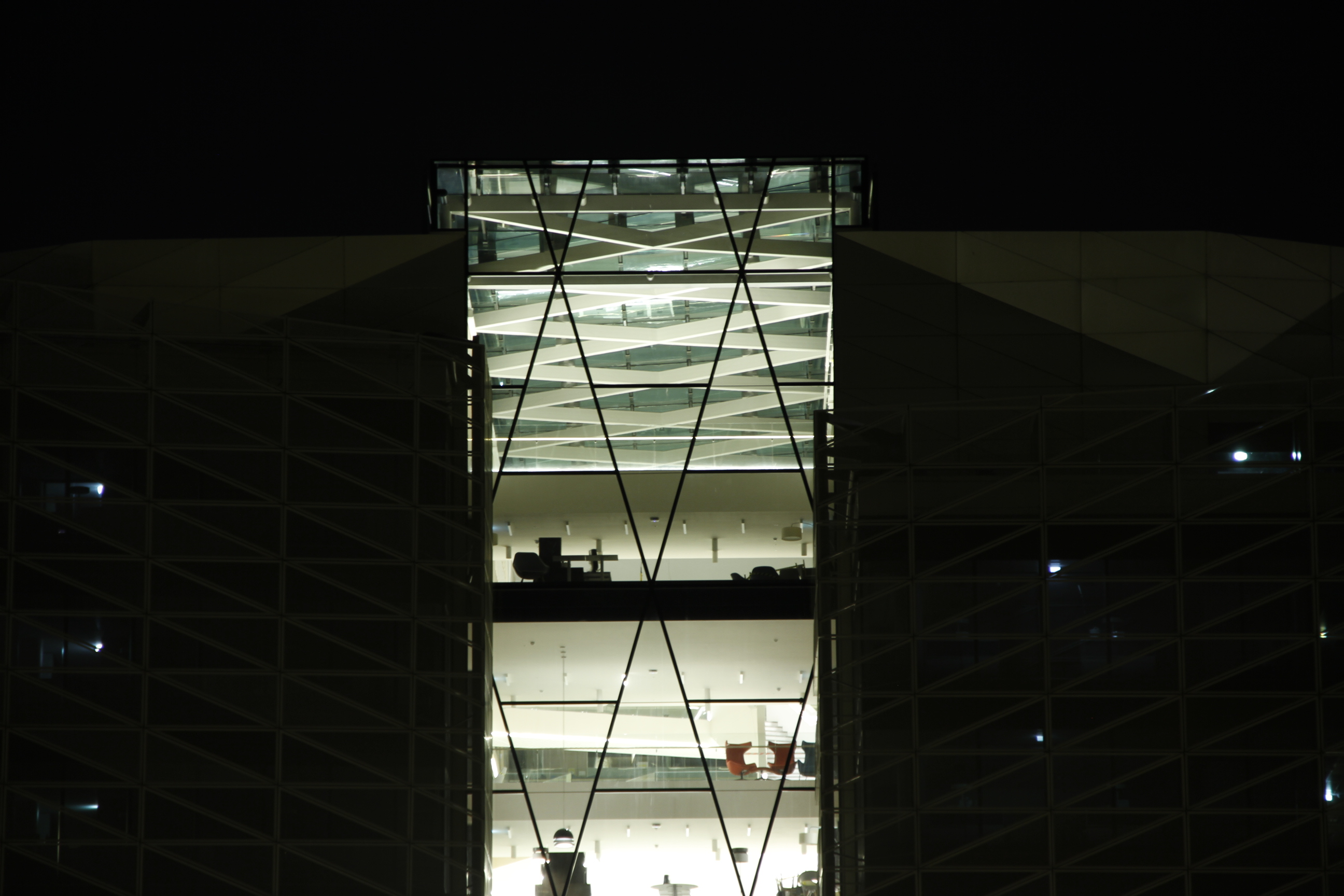 <p>To accommodate the new design, DOWSIL™ 791 silicone was used to weatherproof new additions to the building’s external façade, while DOWSIL™ 895 one part structural glazing sealant was used to help secure the rooftop glass atrium in place.</p>