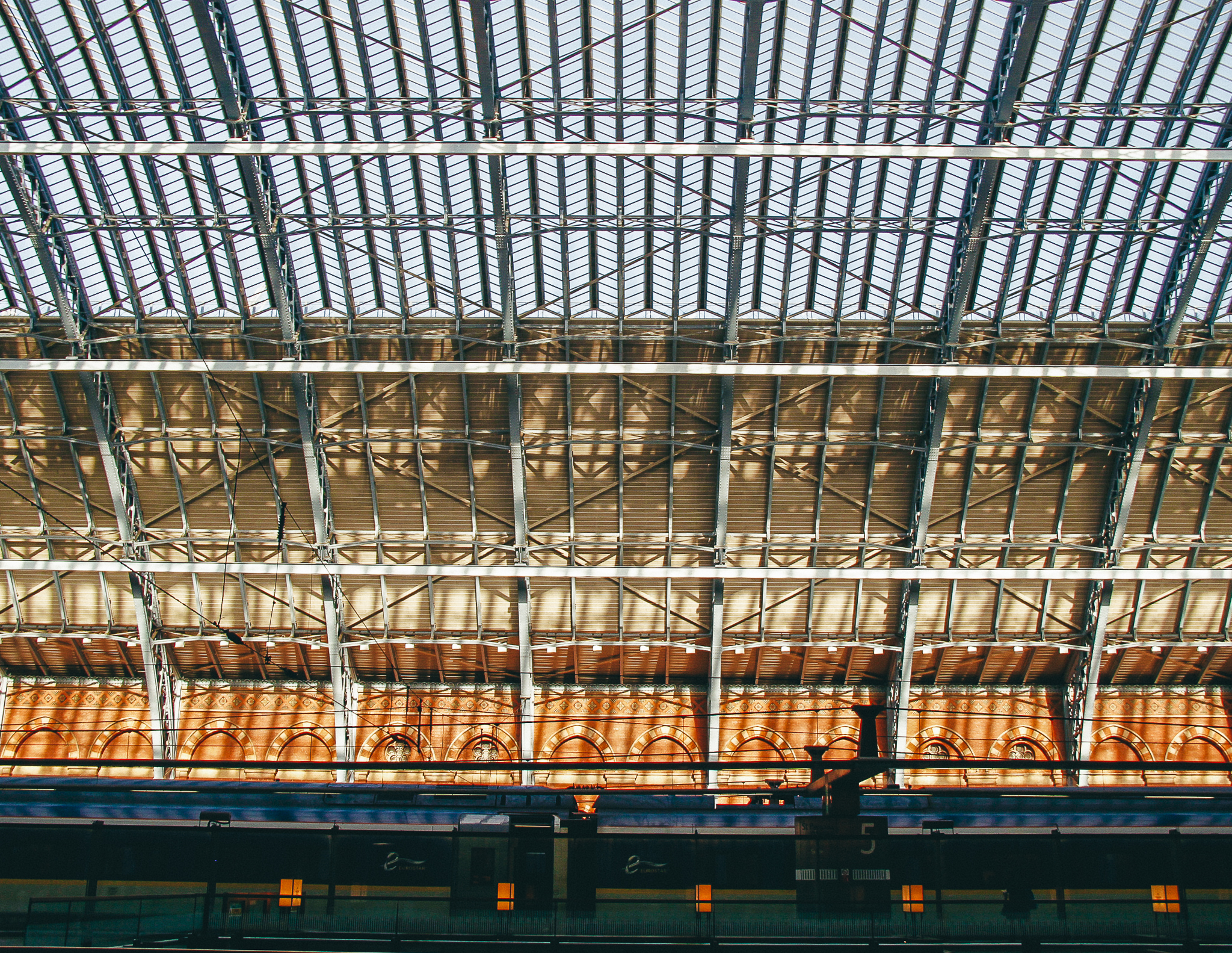 <p>St Pancras Station, London</p>
<p> </p>
<p>DOWSIL™ 993 Structural Glazing Base and Catalyst</p>