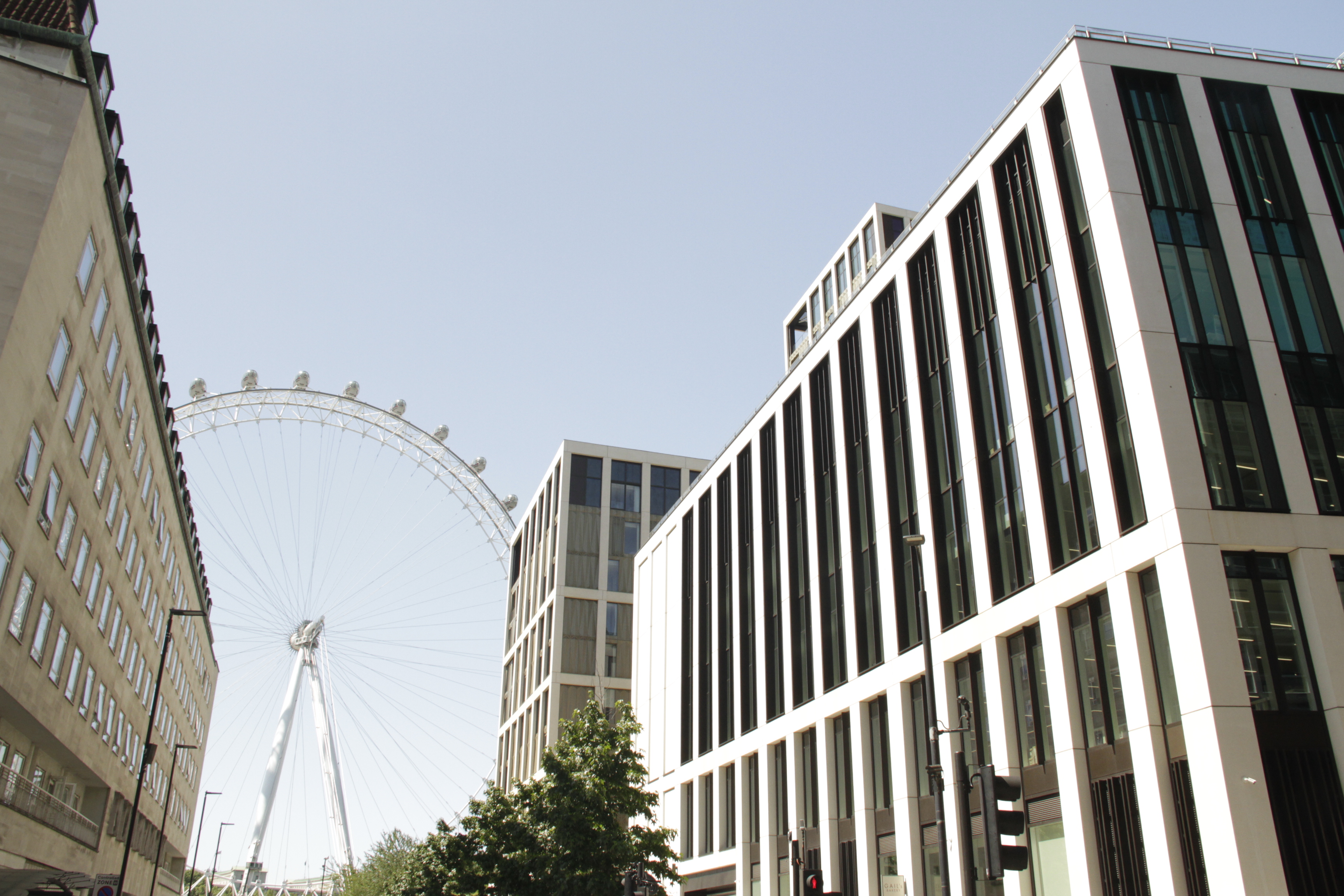 <p>Building 3 Southbank Place, UK</p>
<p> </p>
<p>DOWSIL™ 791 Waterproofing Sealant & DOWSIL™ 993 Structural Glazing Base and Catalyst</p>