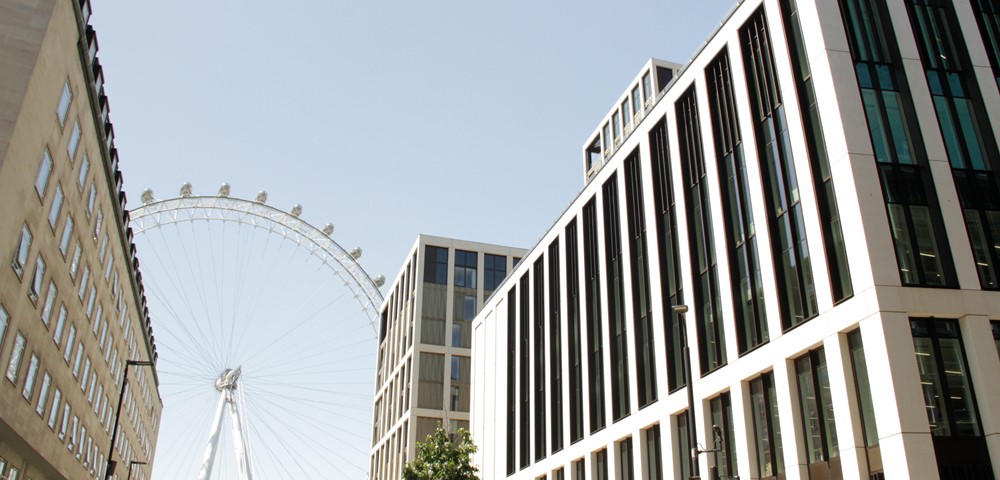 <p>Building 3 Southbank Place, UK</p>
<p> </p>
<p>DOWSIL™ 791 Waterproofing Sealant & DOWSIL™ 993 Structural Glazing Base and Catalyst</p>
