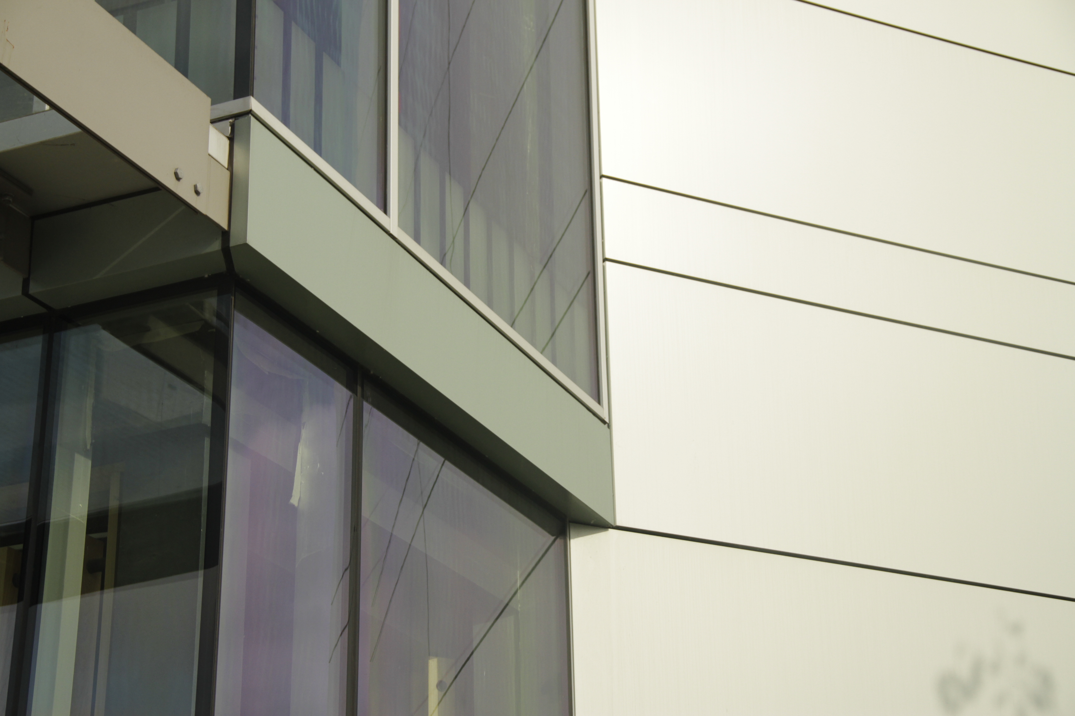 <p>As part of a new €26million development to add 10,500m<sup>2</sup> of retail area at Dublin’s Liffey Valley Shopping Centre, DOWSIL™ 791 silicone sealant was specified to support the installation of a complete glazing package.</p>