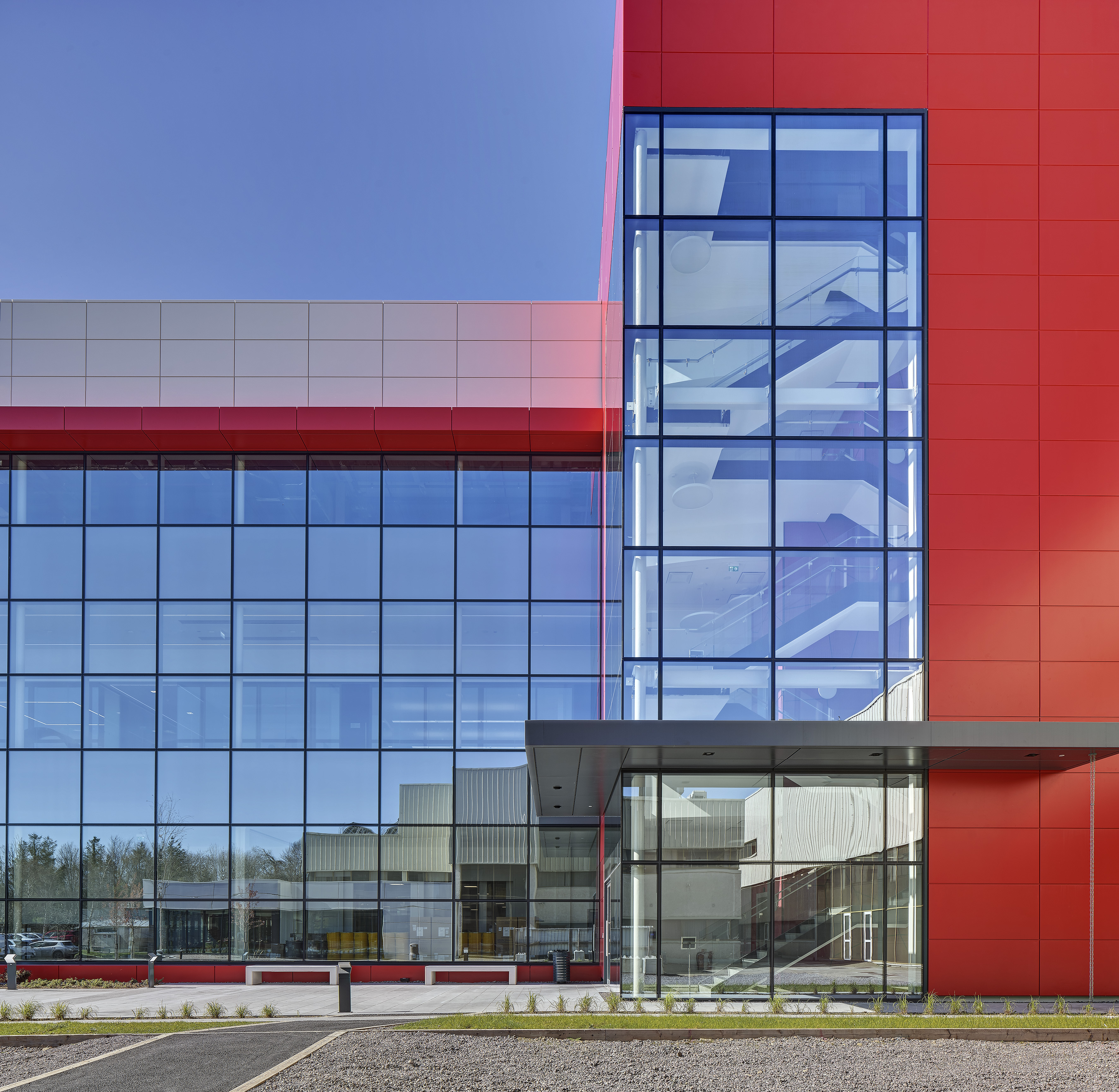 <p>DOWSIL™ 791 and 895 silicone sealants have been specified to create an aesthetically pleasing new façade at the Astellas Building in County Kerry, Ireland.</p>